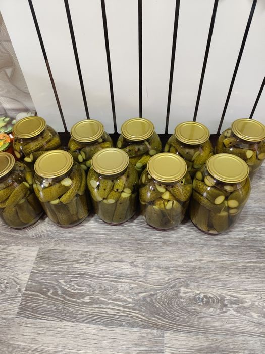 Продам солёные огурцы,ассорти с помидорами,компоты