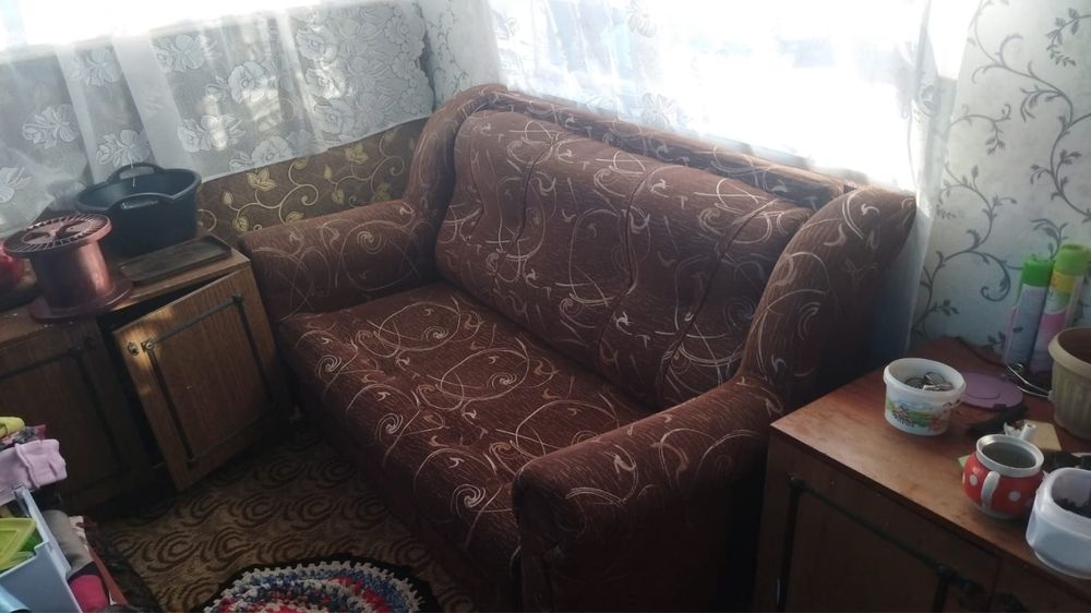 Продам диван ………