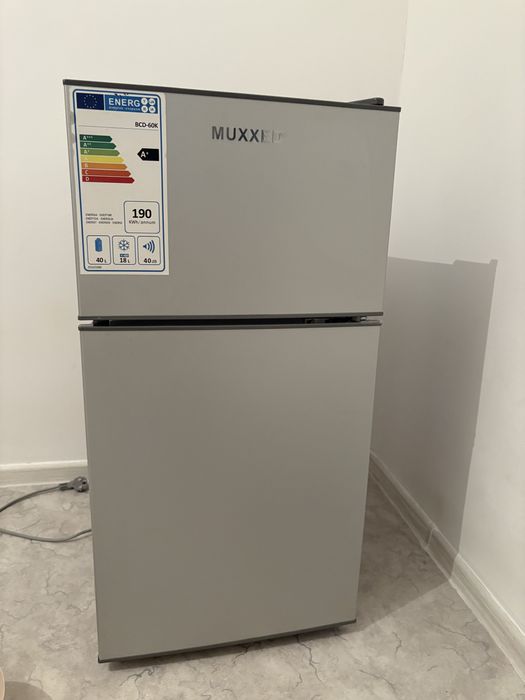 Холодильник ,86 см,в хорошем состоянии