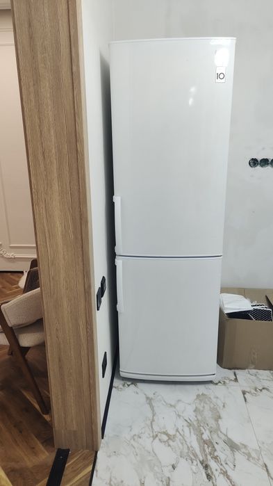 Продам Холодильник LG в отличном состоянии .