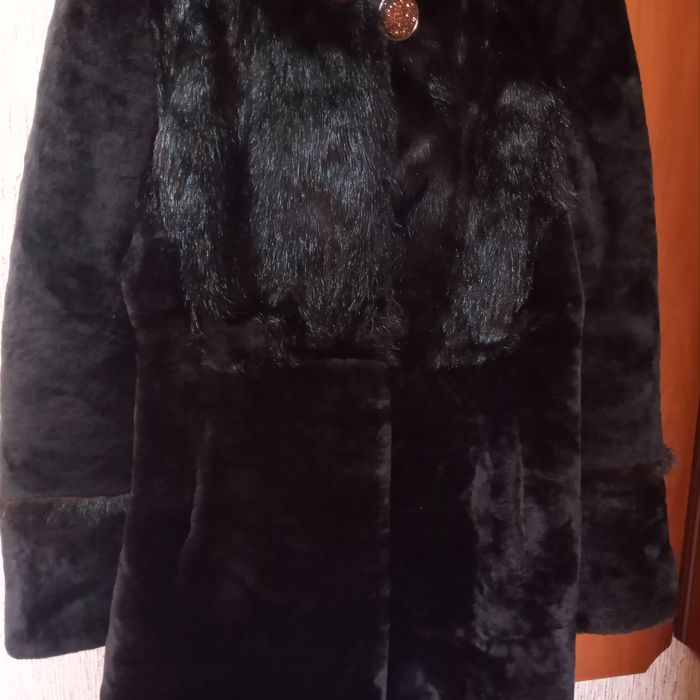 Продам Шубу из натурального меха