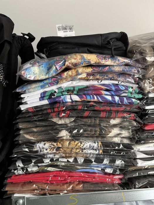 Lot de 259 tricouri printate