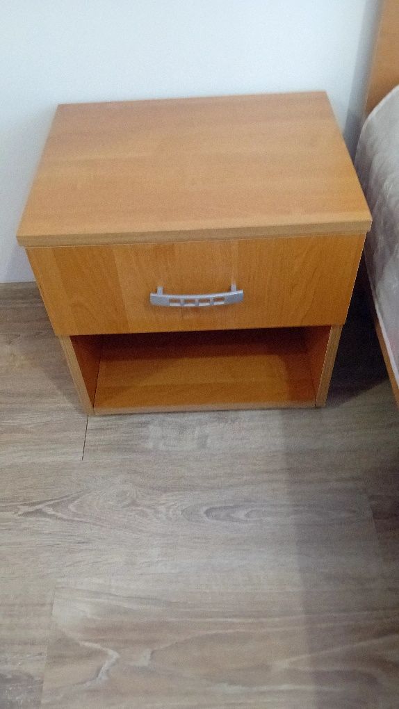 Продавам спален комплект