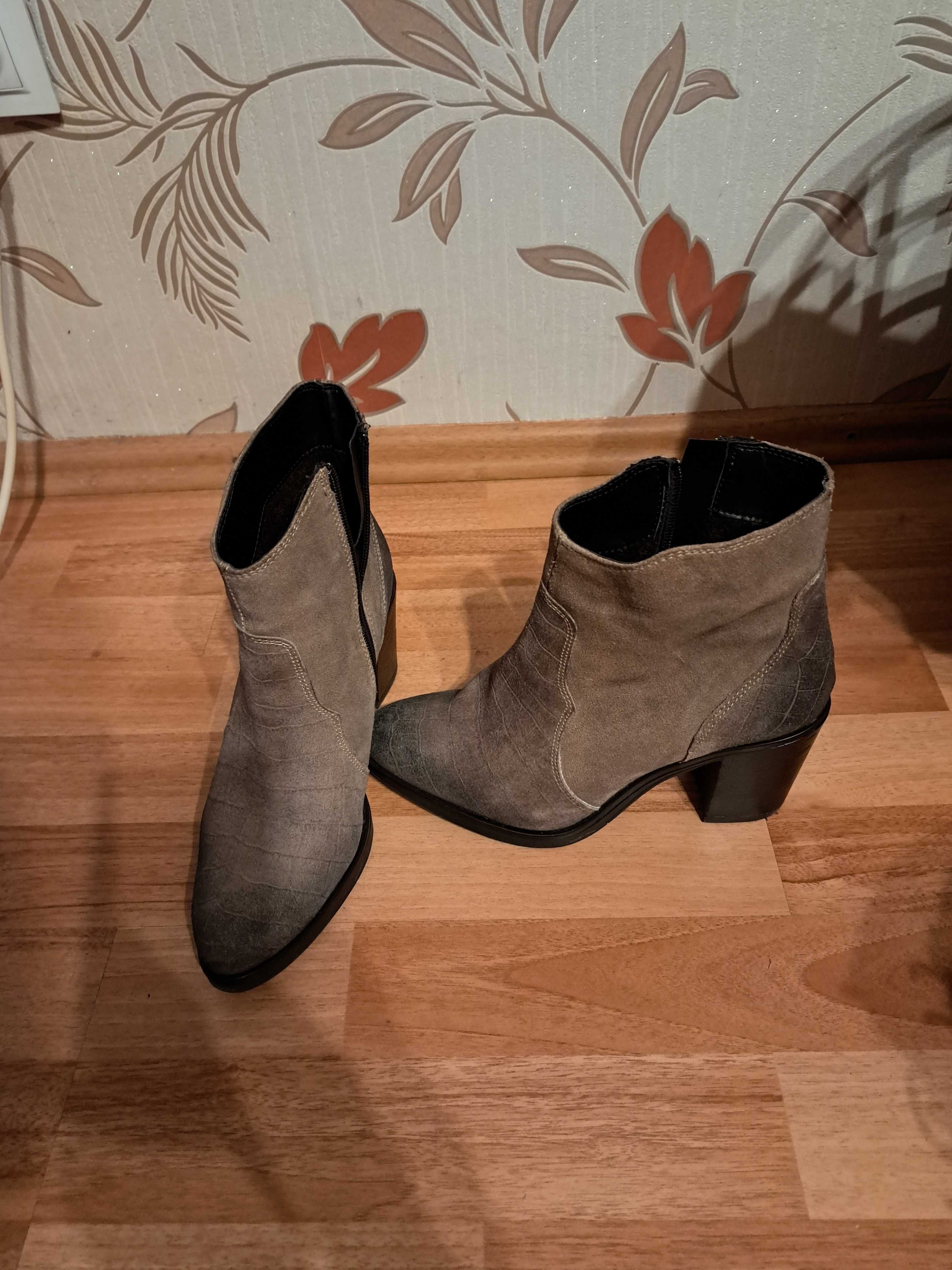 Vand încălțăminte si îmbrăcăminte pt dama