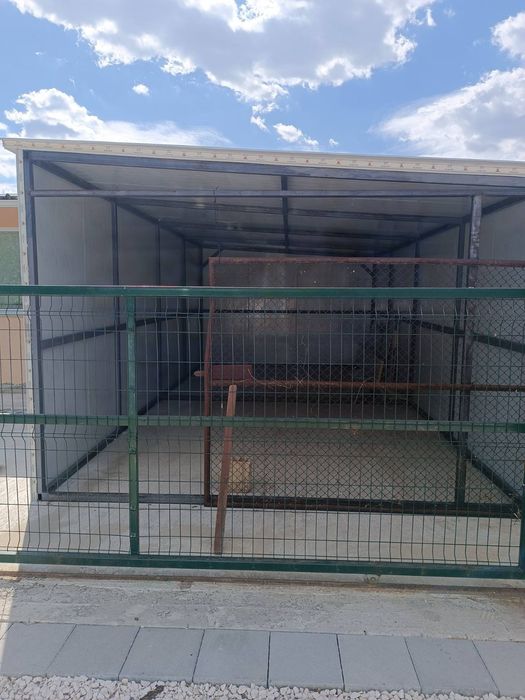 Здрава метална конструкция тип скеле с монтаж