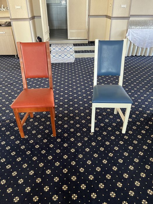 Vand scaune pentru evenimente