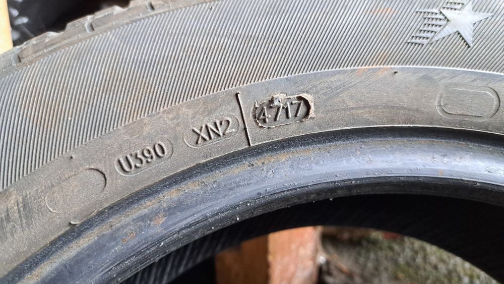 De vînzare 2 anvelope iarnă