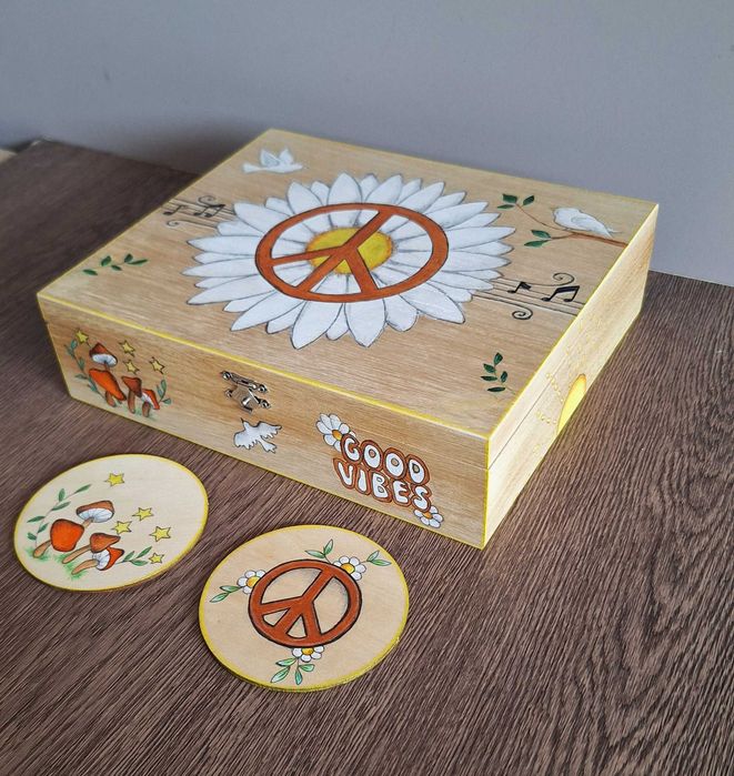 Кутия за чай " Good vibes , Hippie and Here Comes The Sun "