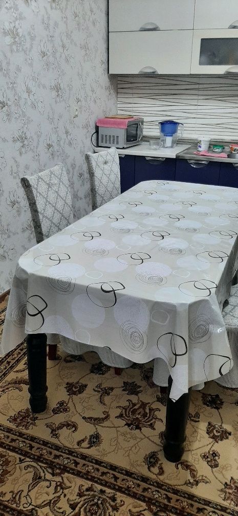 Стол стулья кухонный