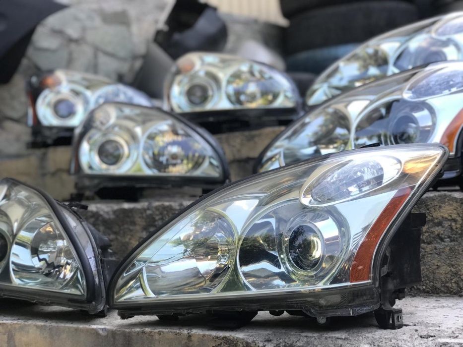 Фары на Lexus RX330.