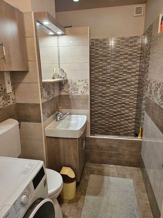 Vând apartament spațios și luminos în zona centrală