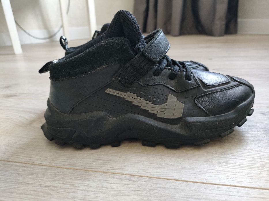 Продаю демисезонные кроссовки для мальчика