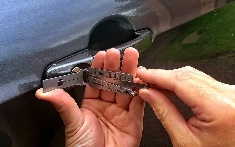 Вскрытие автомобильных замков \ Открыть машину срочно \ Есік ашу