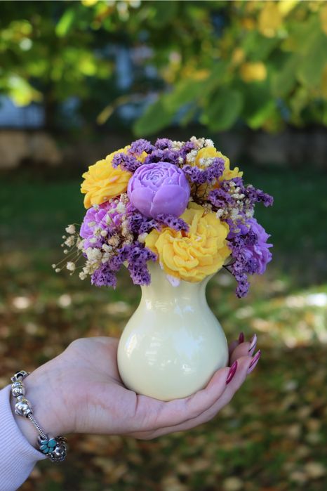 Букет от восъчни цветя