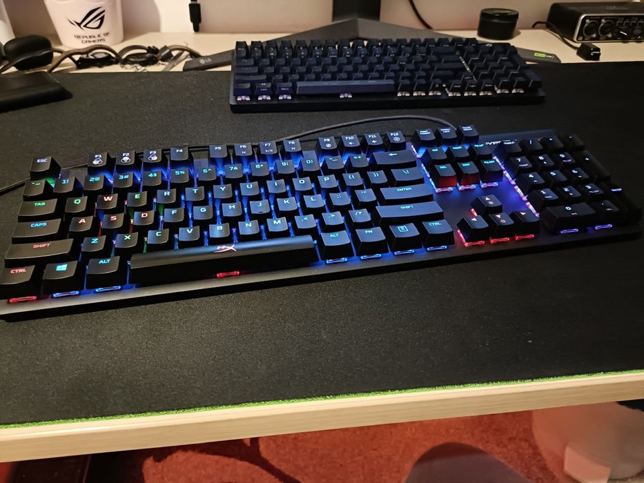 Tastatura mecanica hyperx alloy origins gaming red switch
