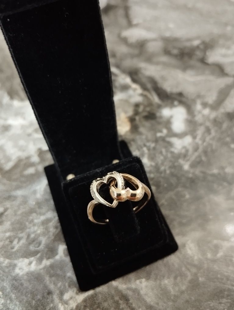 Кольцо золотое с бриллиантами, 585