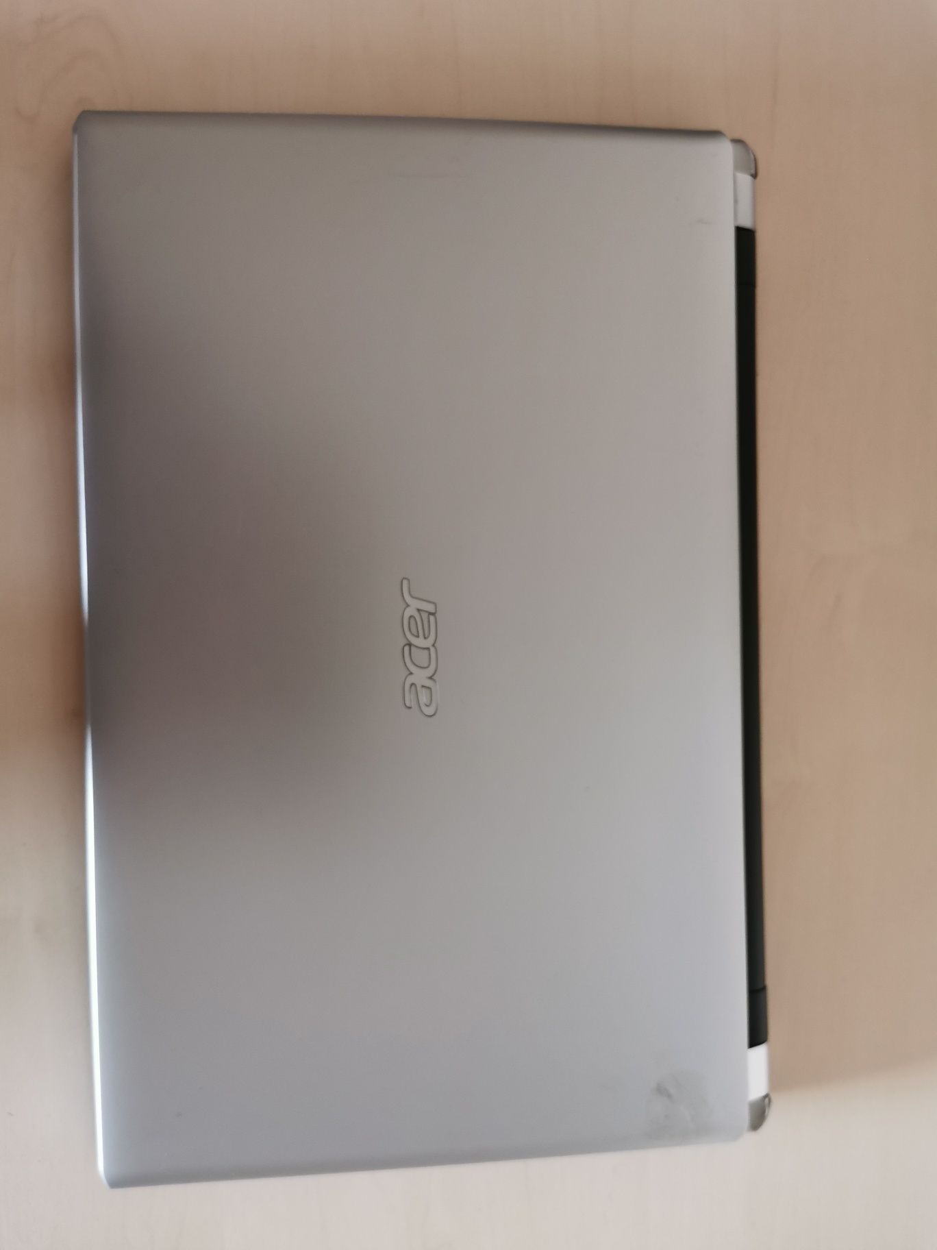 Laptop Acer v5-571 
Intel core i3-2377M 1.5Ghz