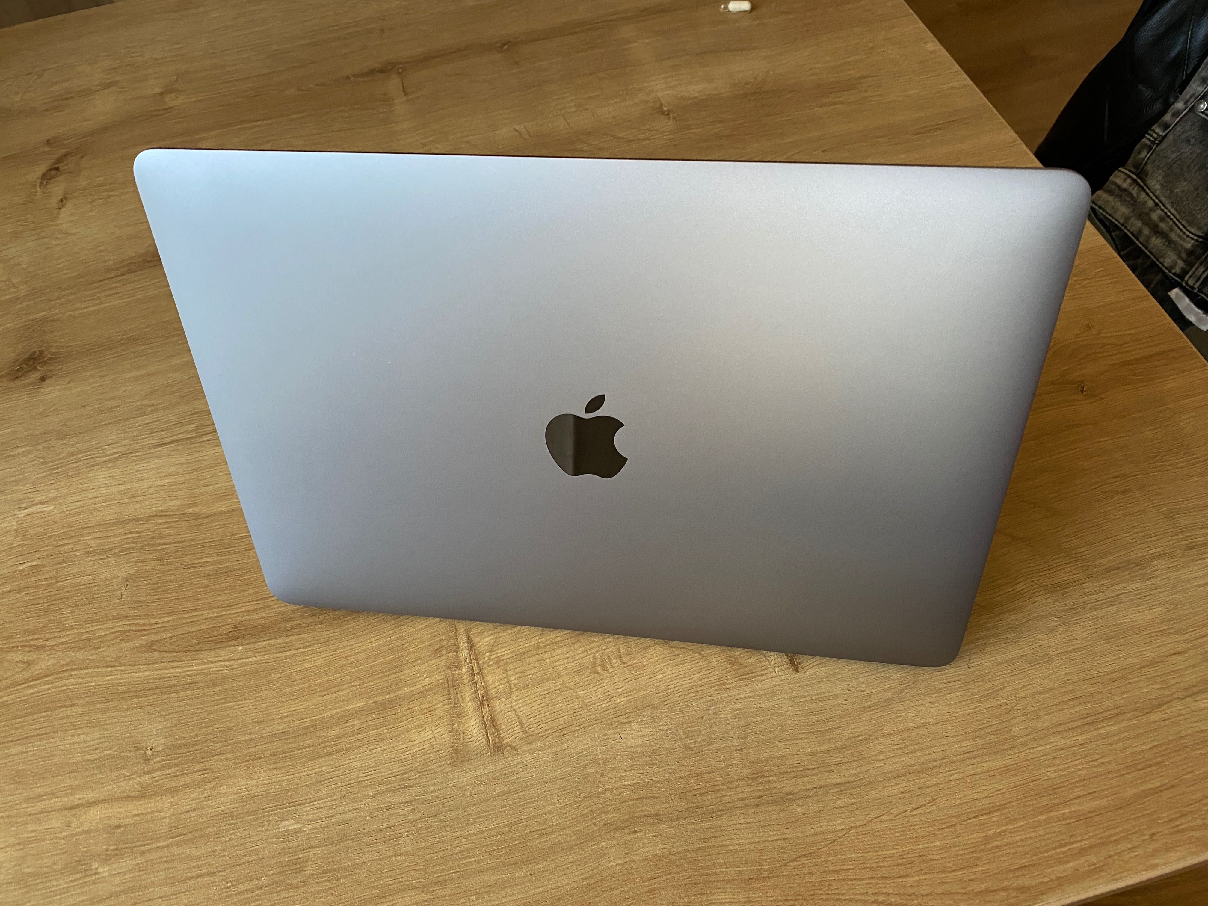 Macbook Pro 13" 256SSD i7 Space Grey