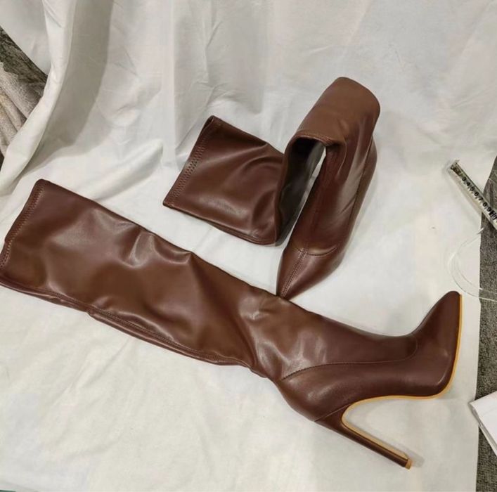 Ботфорты шоколадного цвета, 40 размер. В наличии