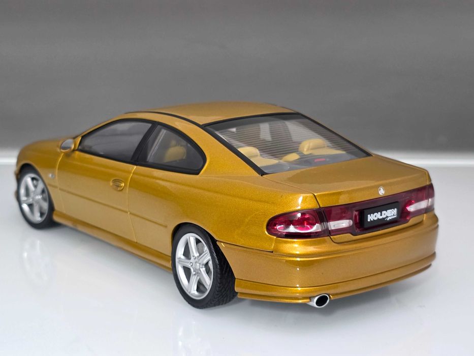 Macheta Auto 1/18 AutoART Holden V8 Commodore Sport Coupe