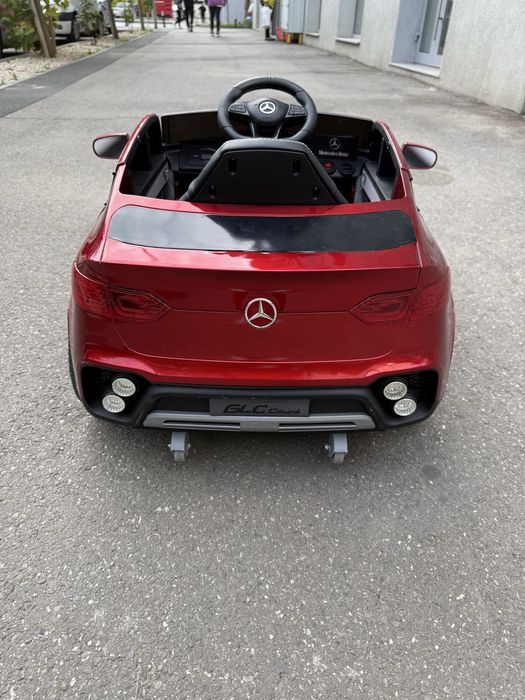 Vand masinuta mercedes glc in stare foarte buna