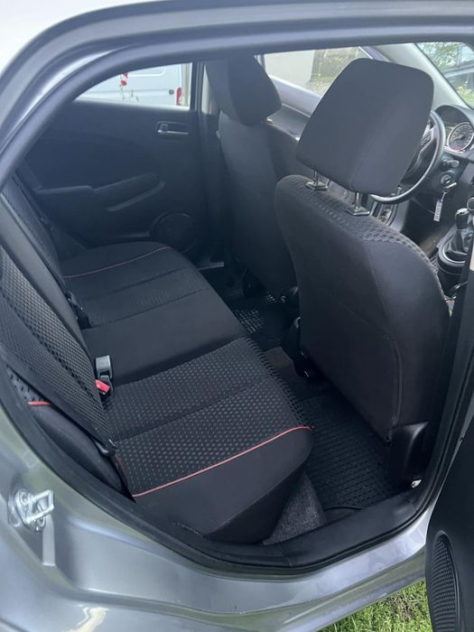 Мазда 2  1.4 бензин