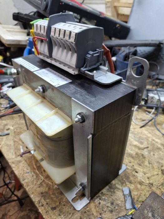 Transformator de separație 2x110v 1x230v 3500w