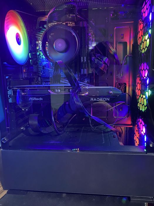 Vând pc gaming  aproape nou