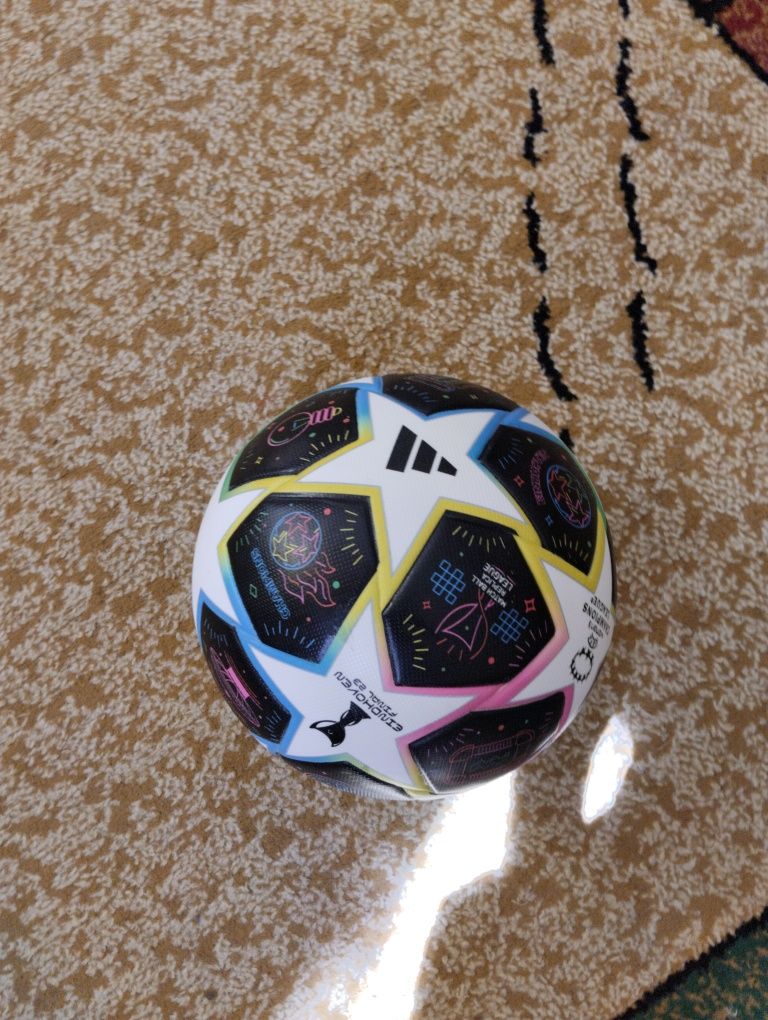 Новый футболный мяч фифа оригинал адидас
