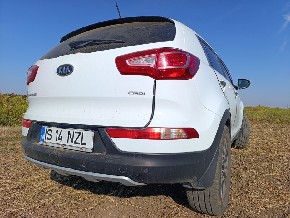 Vând KIA SPORTIGE 136CP,4X4, Motor 2.0, Cutie manuala, Albă, full