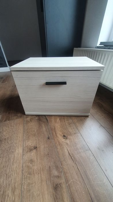 Urgent ! 2 noptiere noi !