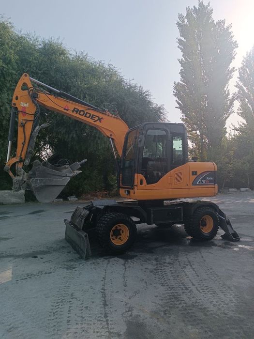 Ekskovator rodeks xolati zor komplektida hamma narsasi bor narxi kelis