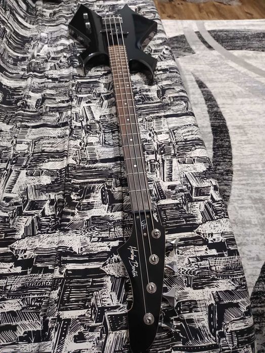 Chitară-bass Harley Benton