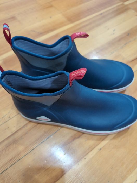 Продаются резиновые ботинки большого размера (46-47)