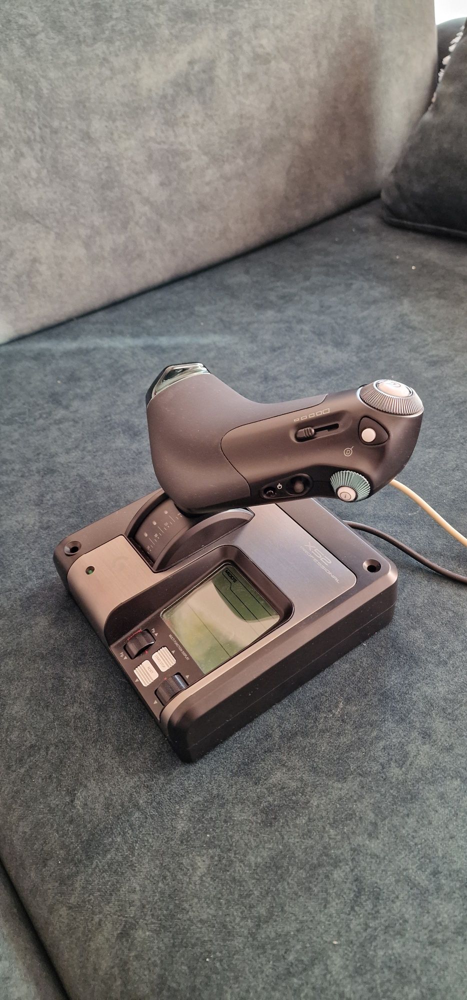 Vând HOTAS  logitech X52 (joystick + throttle)
