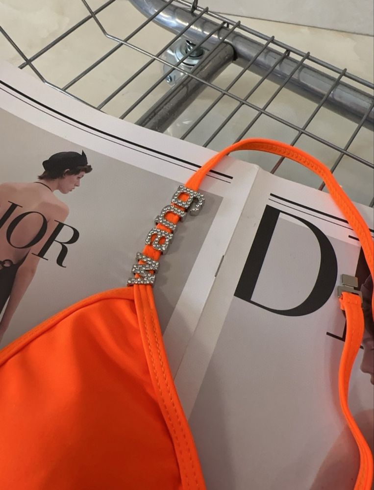 Луксозни бански Alexander Wang – Дръзка елегантност на плажа