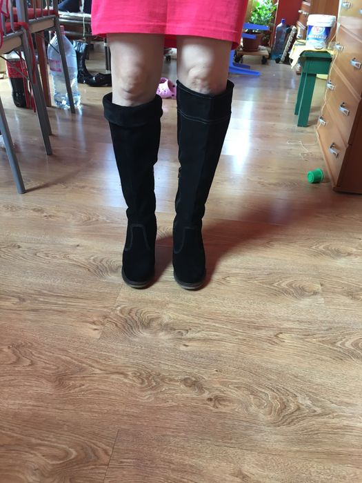 Cizme negre NOI piele intoarsa marimea 36