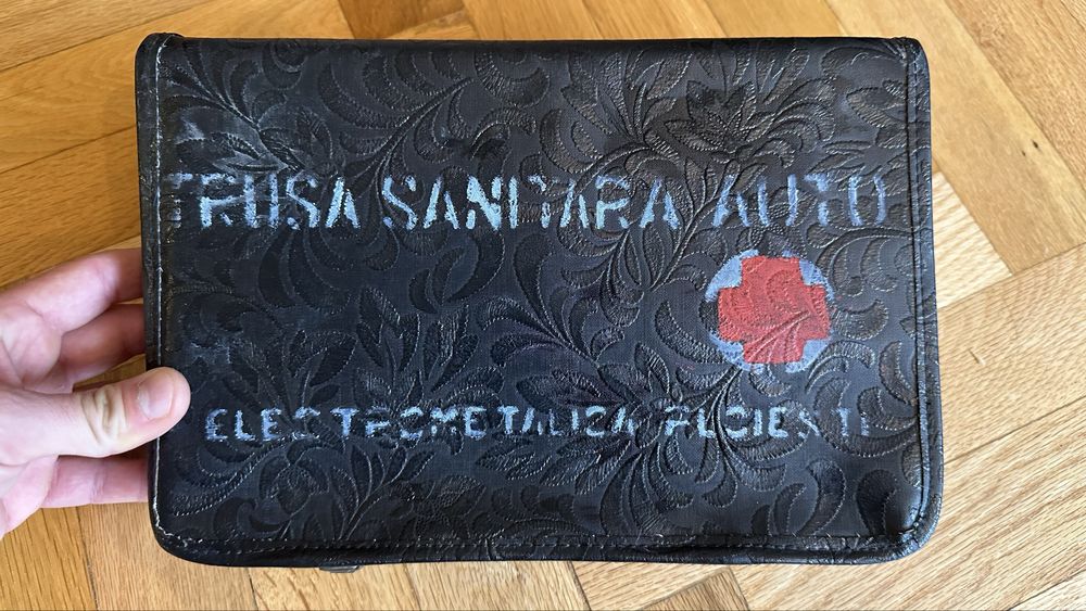 Trusa sanitara auto veche romaneasca Dacia 1300 sau Aro vintage