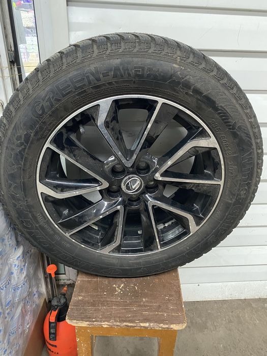Продам резину с дисками R18 от Toyota Higlander