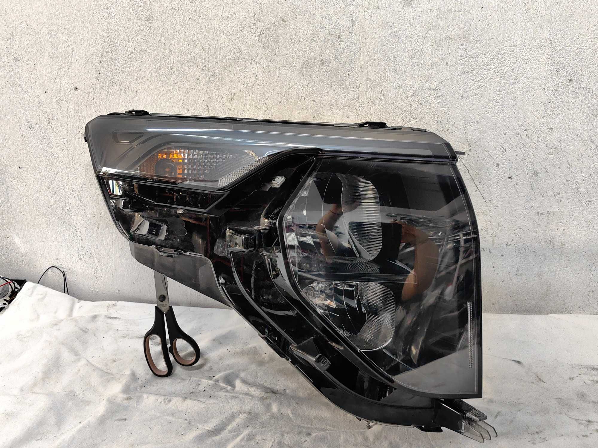 Оригинален фар Форд Ford Transit Tourneo Courier