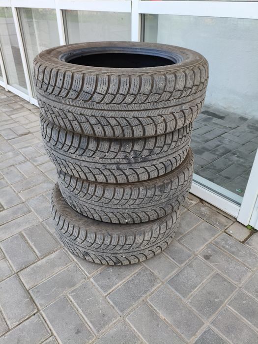 Продам зимние комплект шины