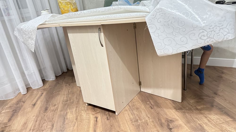 Продам стол в хорошом качестве