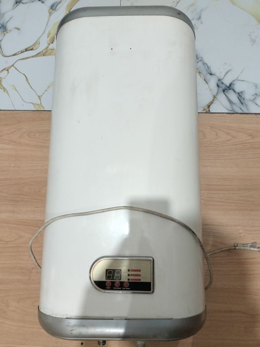 Продам водонагреватель, Тен надо менять а так все остальное цель