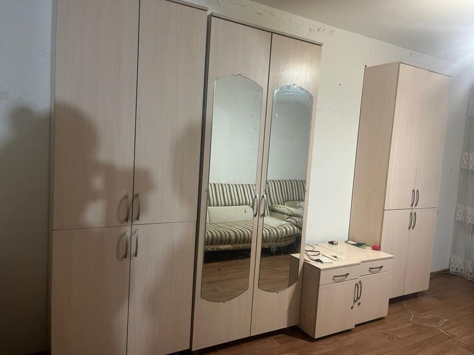 Продаю срочно мебель в комплекте отличном состояние