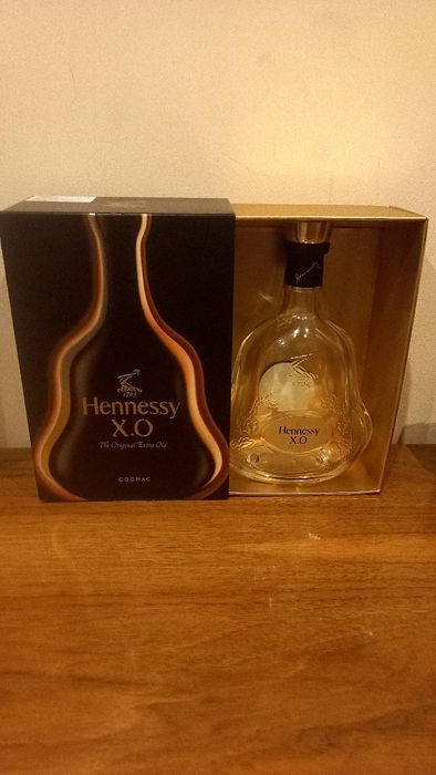 Бутилки Хенеси и други