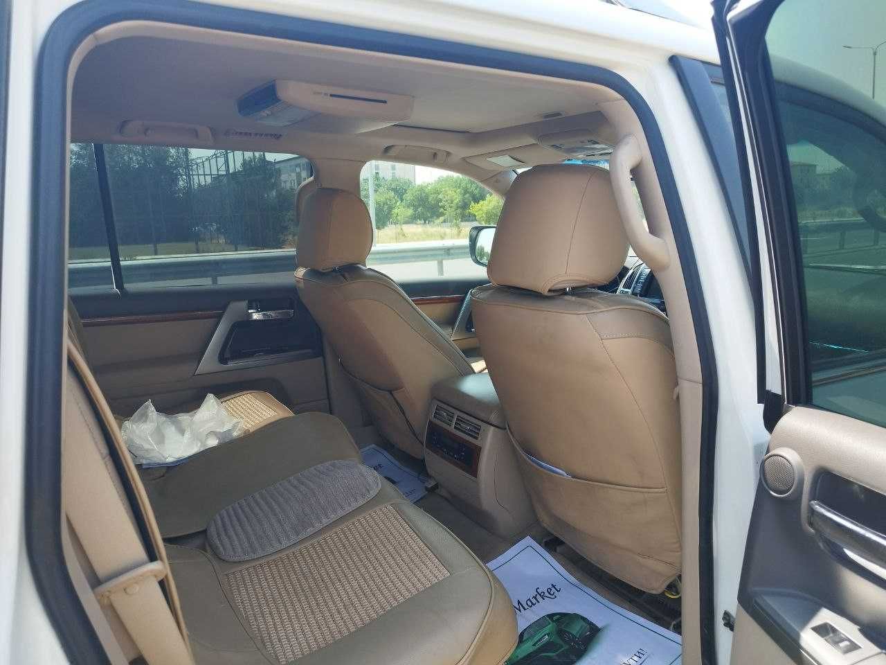 Toyota land cruiser 200 sotiladi srochna