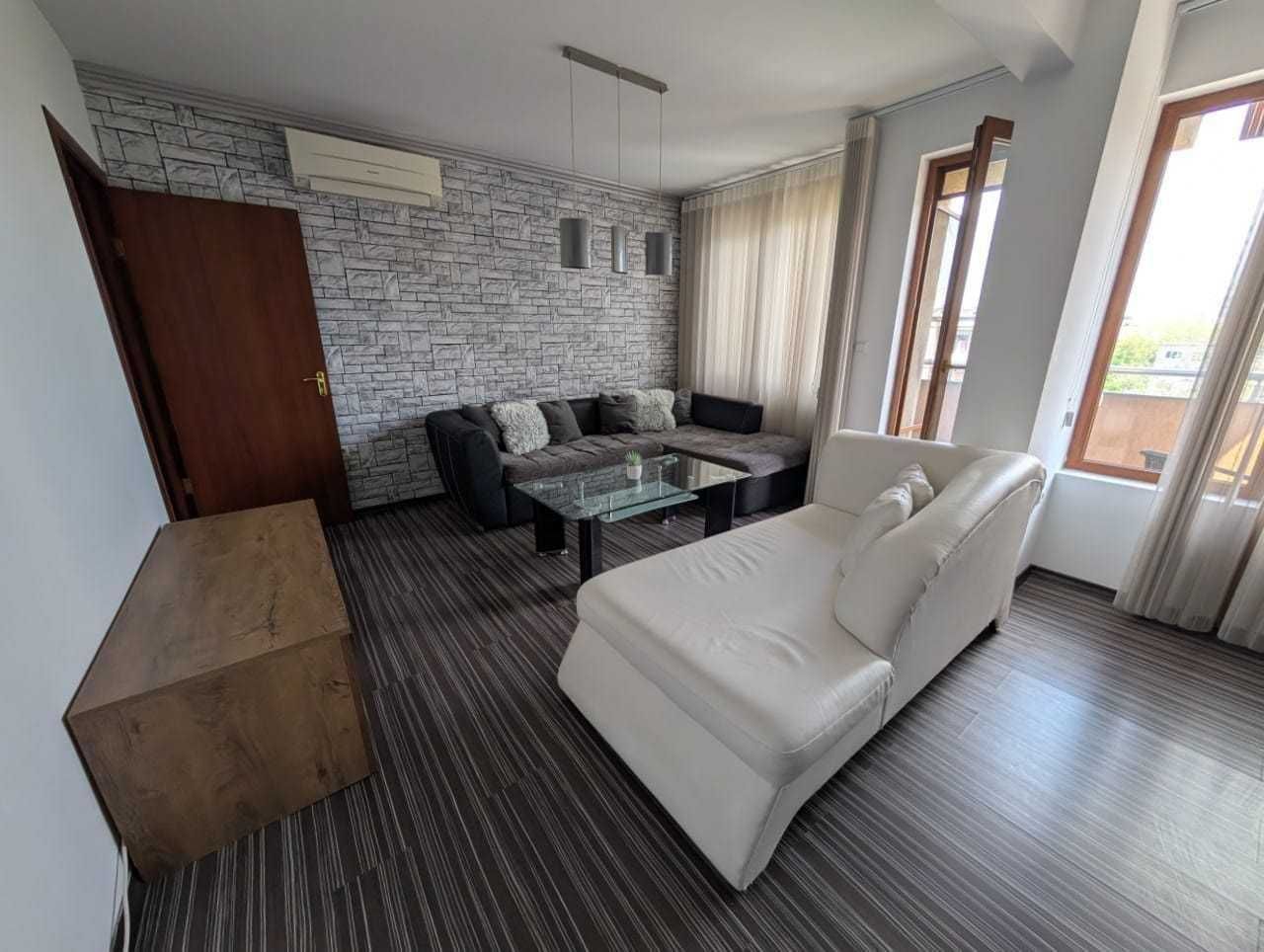 Дава се под наем Тристаен апартамент в Пловдив, Център - 100 кв.м за 600 € - Снимка #1
