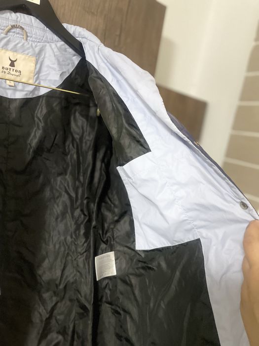 Jenskiy yengil kurtka Button