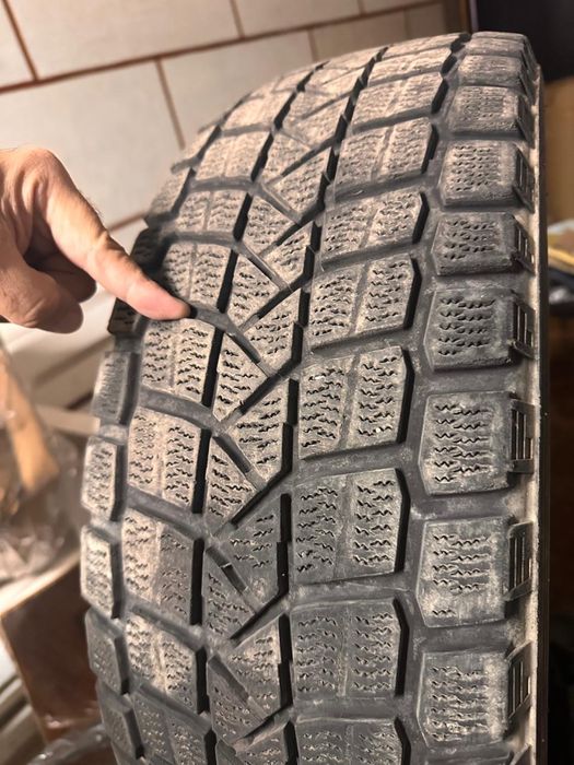 Зимний Балон  б/у в хорошем состоянии .  размер 225/60 R17