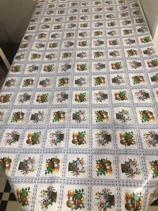 Подам клеенчатую скатерть б/у